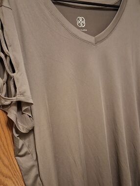 Daisy Fuentes Olive Taupe V-Neck Short Sleeve Top with Ladder Detail
